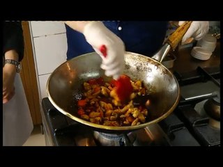 Receta juaj, "Pulë me keshju dhe brokoli"