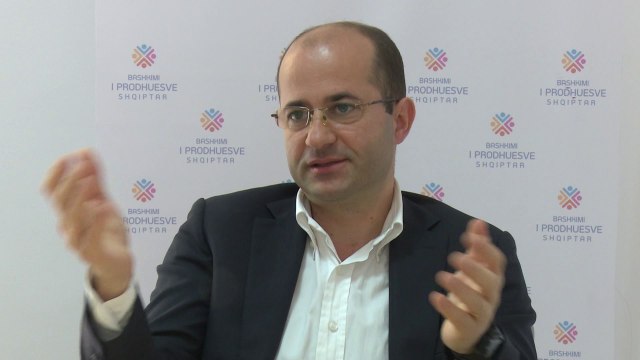 BIZNESI ANKOHET SE POLITIKA JO VETEM NUK KA OFERTE POR EDHE KRIJON PASIGURI PER INVESTITORET LAJM