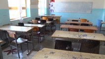 Report TV - Elbasan, shkolla në gjendje të mjerueshme, fëmijët duan ta braktisin