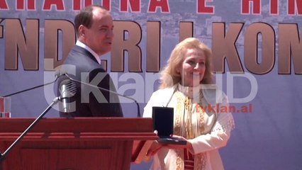 Presidenti i jep Himarës dekoratën "Nderi i Kombit"