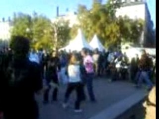 Tecktonik Place Bellecour Lyon 20 10 07 part 2