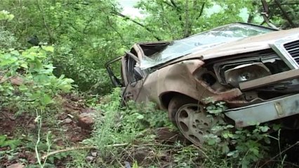 Makina bie 30 metra në humnerë, plagosen 5 persona - Top Channel Albania - News - Lajme