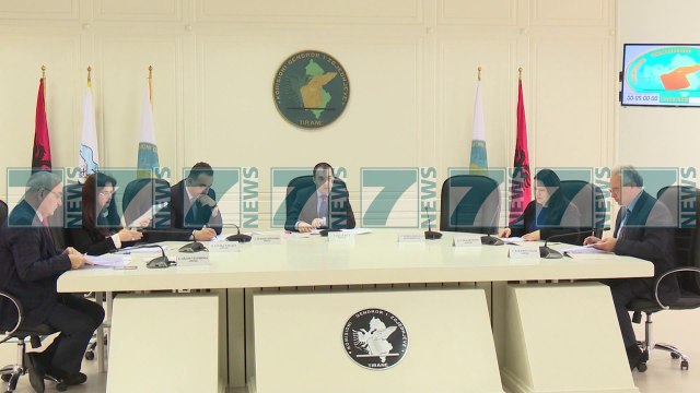 KQZ I HAP RRUGE TE PRINTIMIT TE 3.5 MILION FLETEVE TE VOTIMIT - News, Lajme - Kanali 10