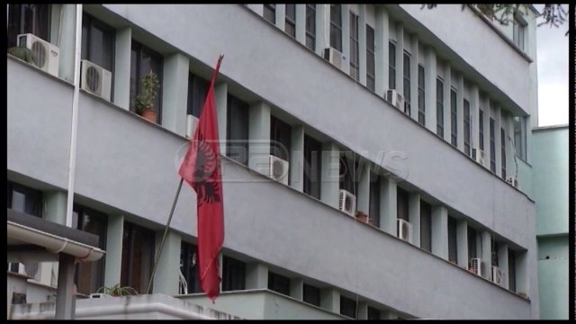 Ora News – KLD shkarkon nga detyra gjyqtarët Ibrahim Hoxha dhe Shyqyri Çobo