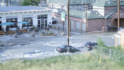 下载视频: Several Denver Roads Closed as Water Main Break Floods the Area