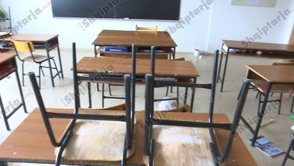 Report TV - Tiranë,pranga mësuesit,nxënësja: Më prekte në vende intime