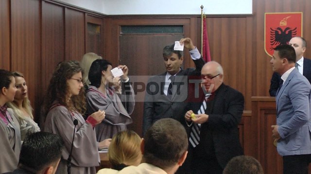 Report TV - Fati i '18 Qershorit' në duart e Gjin Gjonit, gjykon padinë e PD