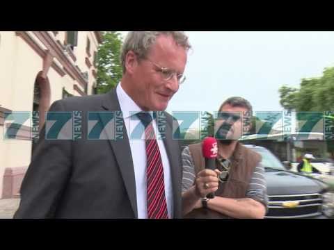 TROJKA TAKON FATMIR XHAFAJN PER PROTESTEN E OPOZITES - News, Lajme - Kanali 12