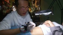 Tatuazh për të mbuluar shenjat e lindjes cezariane - Top Channel Albania - News - Lajme HD