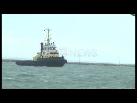 Pezullohet lundrimi - Moti i keq, në Vlorë e Durrës pezullohet lundrimi i anijeve