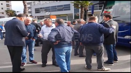 Ora News - Protesta e opozitës, protestuesit nga Shkodra nisen drejt Tiranës