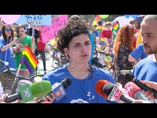 Parada e "ylberit". LGBTI bën marshimin, asnjë incident - Top Channel Albania - News - Lajme