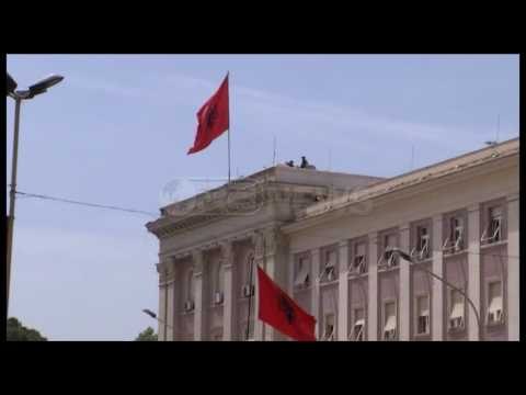 Ora News - Blindohet Tirana, 2500 efektivë dhe 2700 vullnetarë për të ruajtur rendin