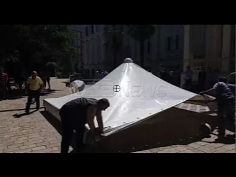 Ora News - Shkodra ngre çadër. Rama shkon pasdite. Përplasen bashki-polici