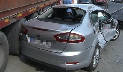 Kamyon altında sürüklendi...  Kaza anı kamerada