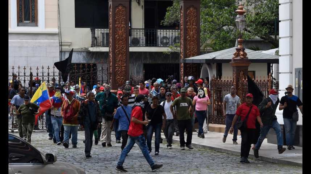 Des députés séquestrés au parlement vénézuelien