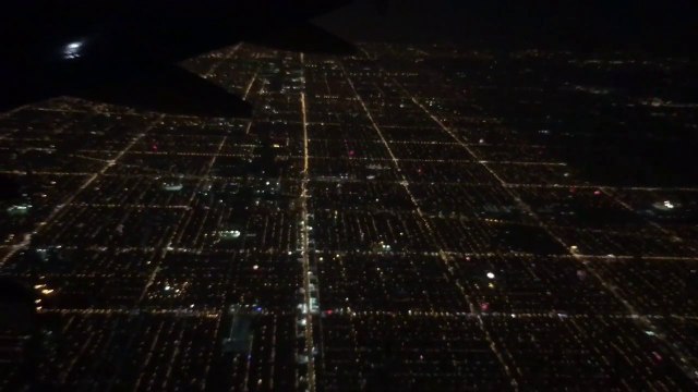 Les milliers de feux d'artifices du 4 juillet à Chicago vus d'avion de nuit !