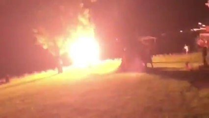 Allumer 1000€ de feux d'artifices en même temps dans une boîte !
