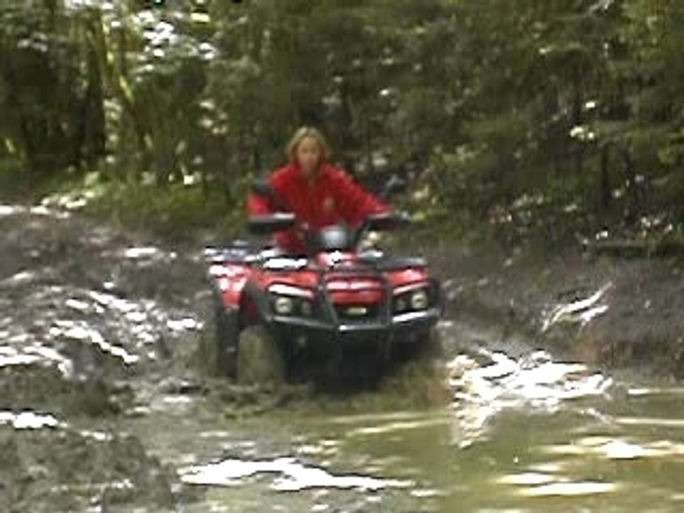 delo en quad dans un bourbier