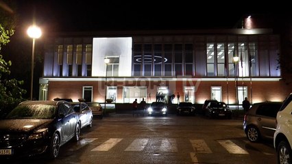 Video herunterladen: Report TV - Ngërçi politik, Basha mbledh aleatët për herë të tretë