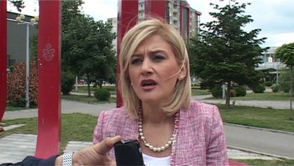 Kusari-Lila bën homazhe për ditën e dëshmorëve të Gjakovës - Lajme