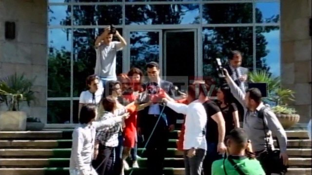 Report TV - Përfundon pas 5 orësh takimi Rama-Basha në Pallatin e Kongreseve