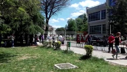 Report TV - Basha në takim me Ramën, Aurela kalon pranë por s’i hedh as sytë