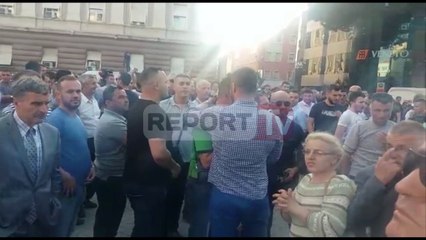 Report TV - Incident mes simpatizantëve të PD me mbështetësit e PS