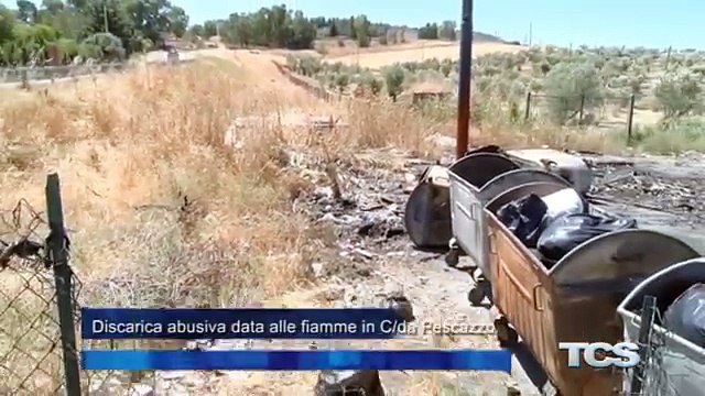 Discarica abusiva data alle fiamme in Cda Pescazzo