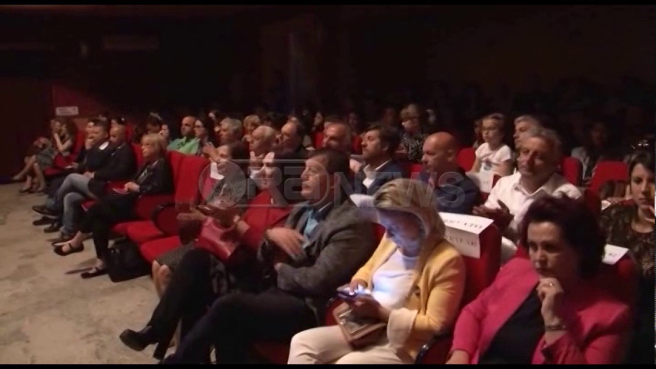 Ora News - Muzika e Vivaldit vjen nga katër sol...