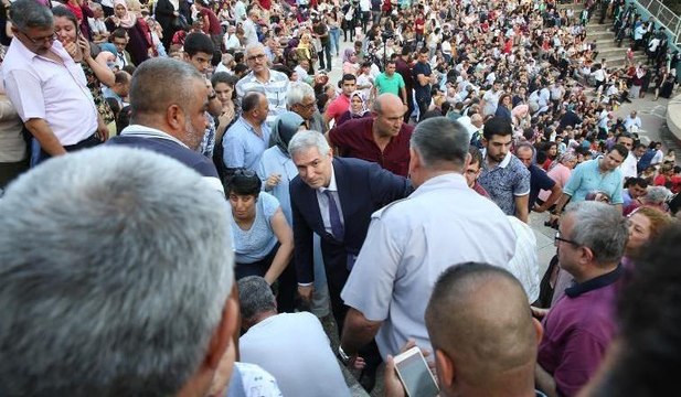Mezuniyet töreninde bayılan öğrenci velisine ilk müdahaleyi rektör yaptı