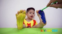 Et bébés enfants les couleurs doigt pied pour enfants Apprendre garderie chansons les tout-petits avec Fami