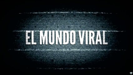 MUJER VA AL CAJERO AUTOMÁTICO Y SE LE CAEN LOS CALZONES.