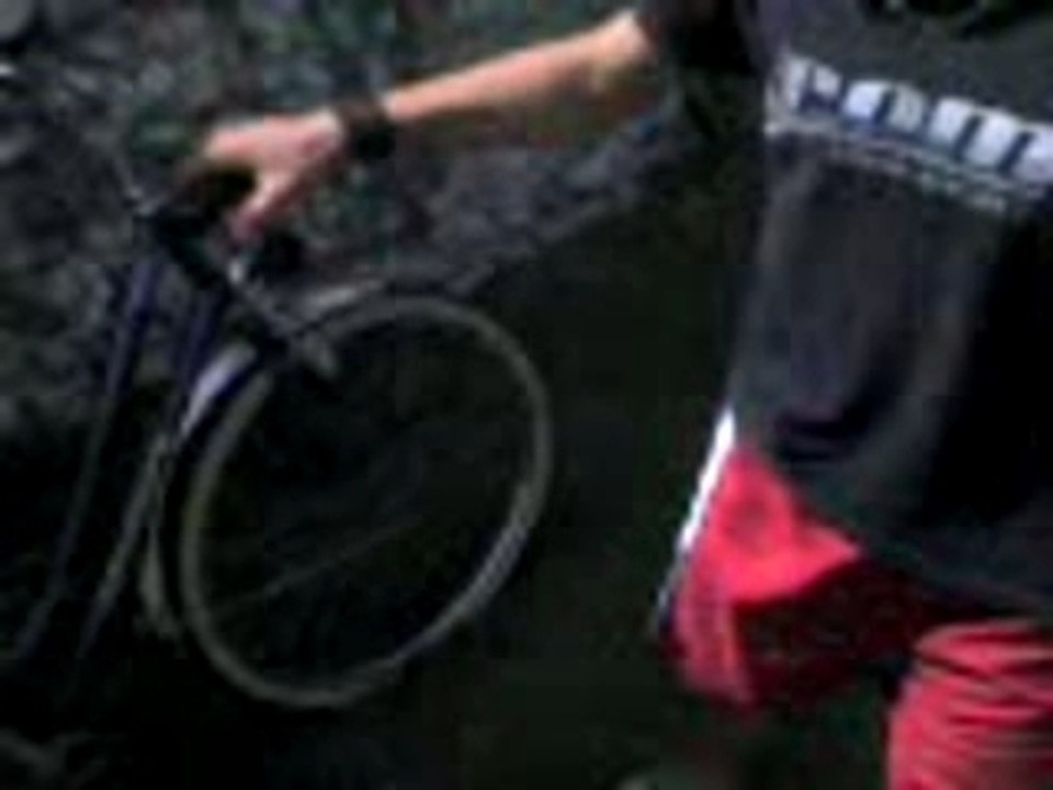 kent1 qui essaye de traverser un cimetiere