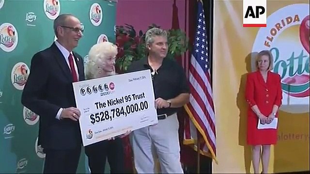 Ils vivent comme si de rien n'était après avoir gagné 528 millions de dollars