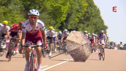 Tour de France : un parasol vient perturber la compétition !