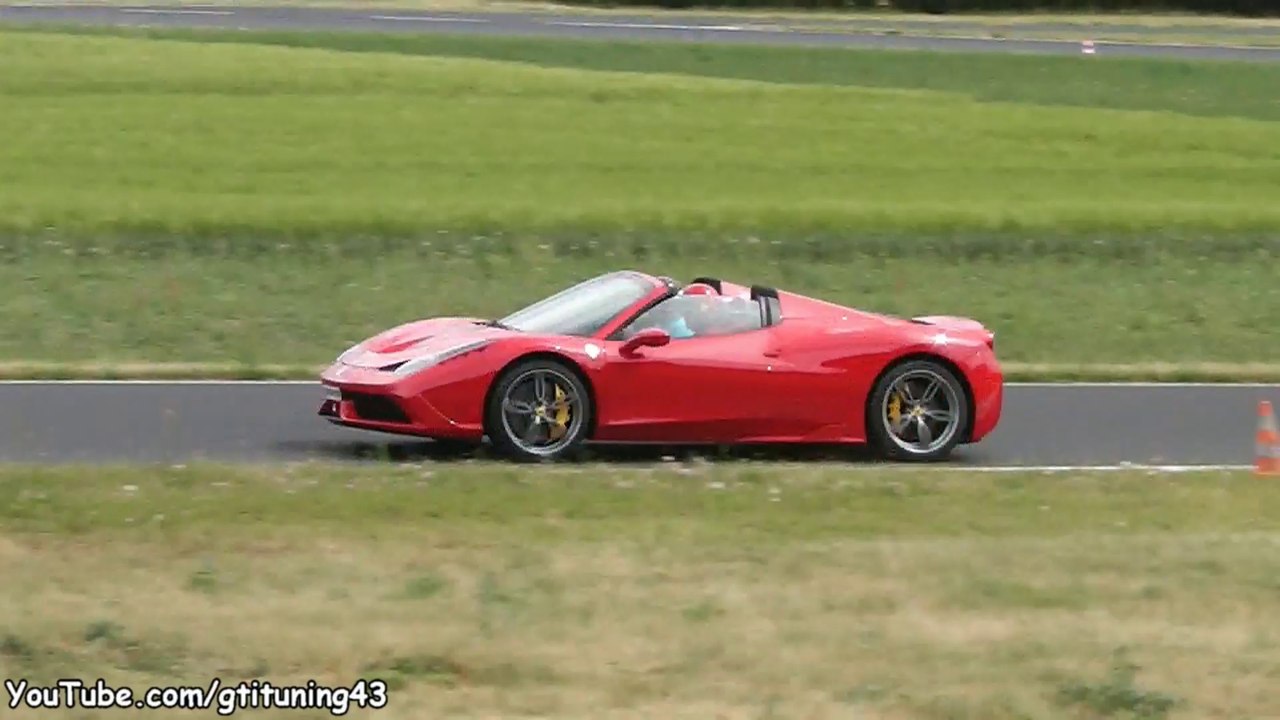 Ferrari 458 Speciale vs Ferrari 458 Speciale Aperta sur circuit