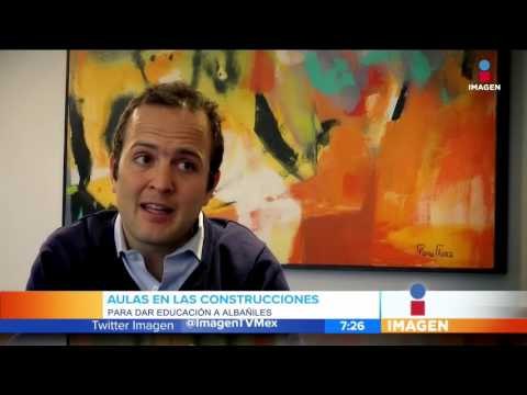 Este hombre le enseña a leer y escribir a albañiles | Noticias con Francisco Zea