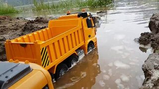 Excavators work under the river _ Dump truck videos for kids  _ Car toys _ Bi Bi