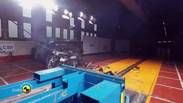 Alfa Romeo Stelvio - Crash Tests 2017