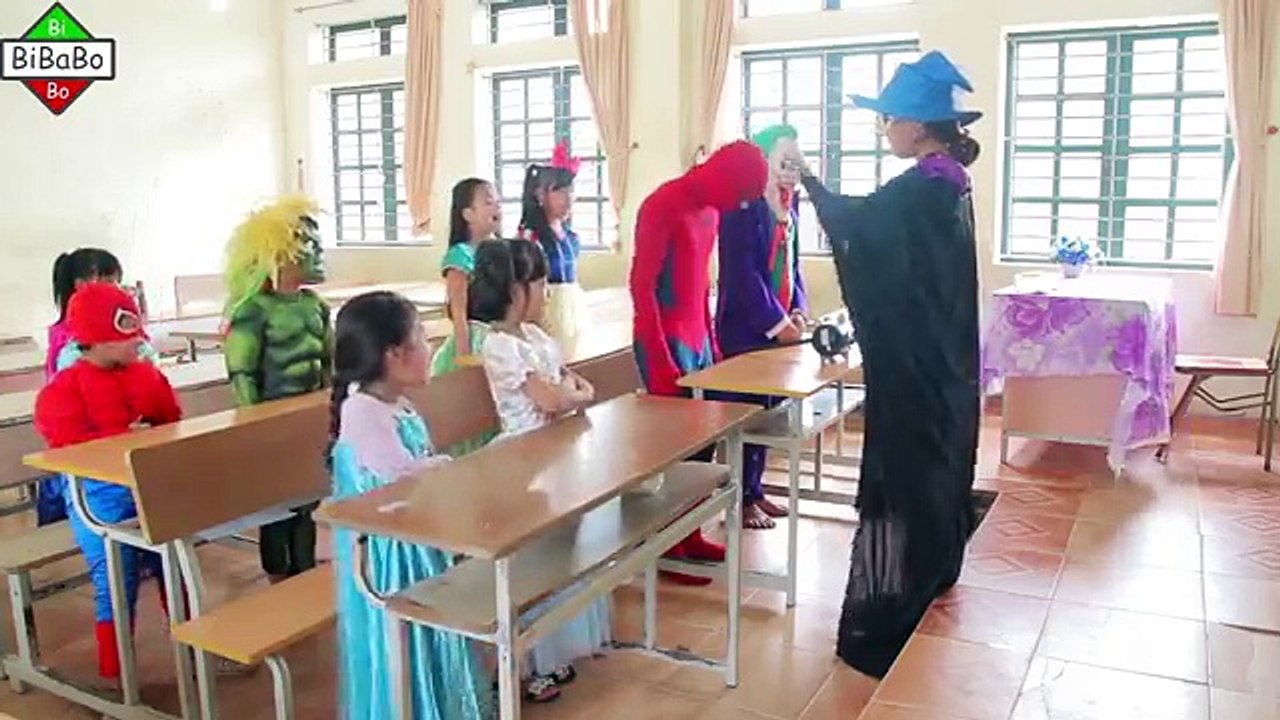 Y congelado ir casco bromista pernicioso Escuela hombre araña superhéroes Profesor para elsa vs