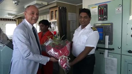 مميش:عبور سفينة الصب البنمية لأول مرة بعد أن كانت تسلك رأس الرجاء الصالح