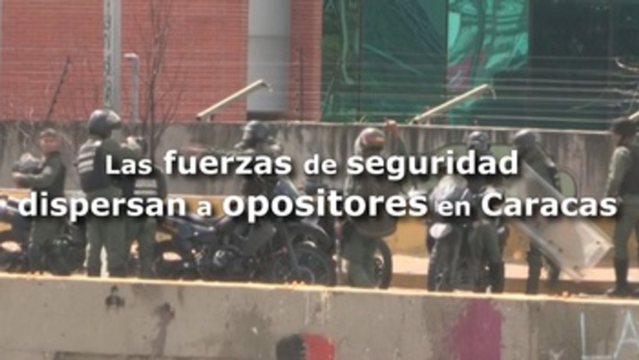 Las fuerzas de seguridad dispersan marcha opositora en varios puntos de Caracas