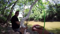 Man Uses Amazing Homemade PVC Pipe Bow for Bowfishing