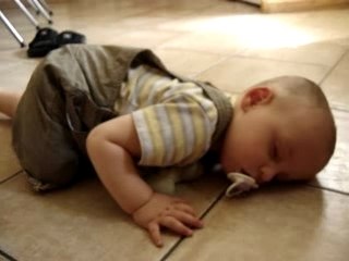 il s'endort vite et surtout n'importe ou !!!