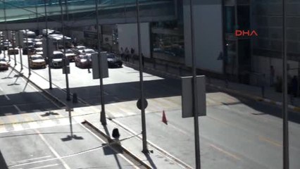 Şüpheli Çanta ve Motosiklet Atatürk Havalimanı'nda Polisi Alarma Geçirdi
