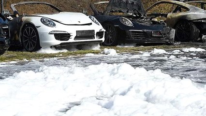 Almanya'da G20 Karşıtları 20 Porche'yi Ateşe Verdi