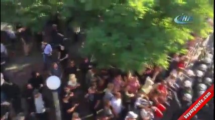 Hamburg'da G20 protestosuna polis müdahalesi