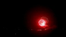 Quand l'orage et les éclairs se mêlent au feu d'artifice