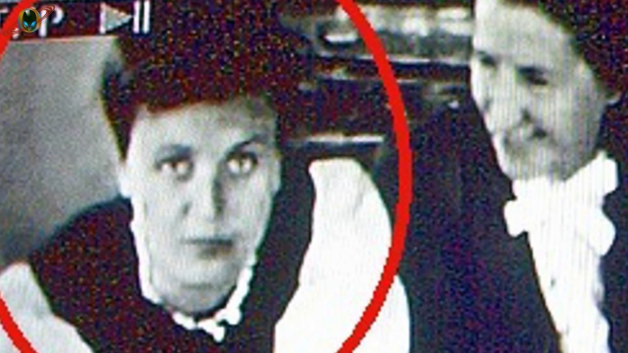 ¿Es Angela Merkel Hija Legitima de Adolf Hitler?